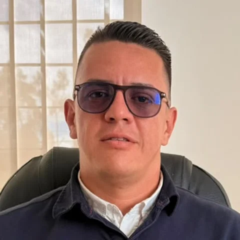 Camilo Acero, Líder Comercial